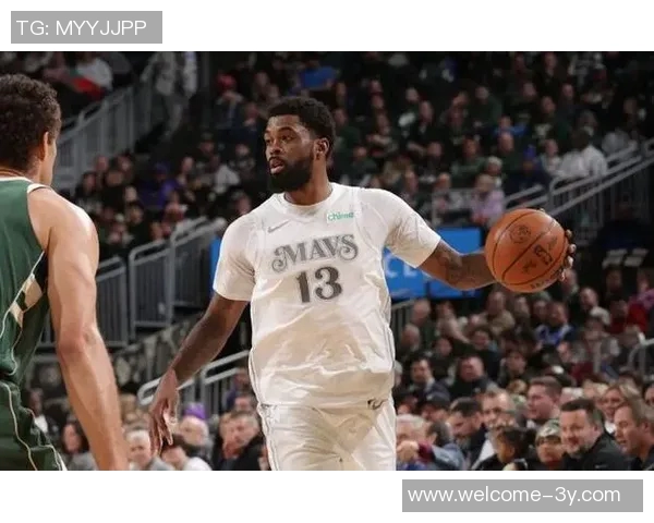 马绍尔表现出色15投9中砍下22分6篮板4助攻3抢断正负值高达16