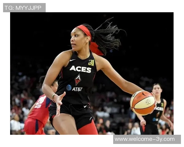 WNBA球星里斯携维密内衣展现完美身材引发时尚热潮