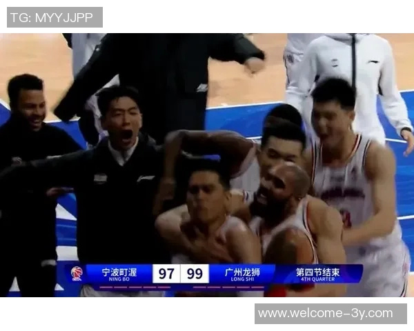 广东队惨遭逆转压哨进球掩盖全队低迷表现三分球无一命中半场落后26分 广东队惨遭逆转压哨进球掩盖全队低迷表现三分球无一命中半场落后26分