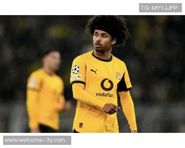 多特赢球后阿德耶米独自离开更衣室引发关注 多特赢球后阿德耶米独自离开更衣室引发关注